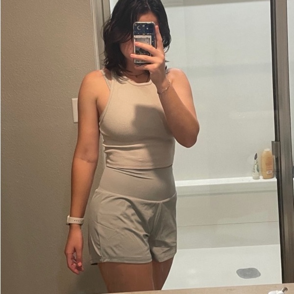 light weight grey high waisted shorts from "halara"🤍🤍 - Picture 3 of 6
